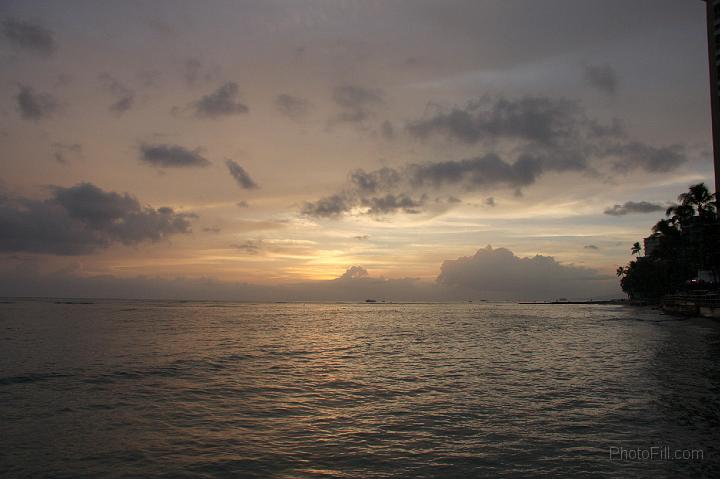 0023-Hawaii2008.jpg - Waikiki Beach Sunset