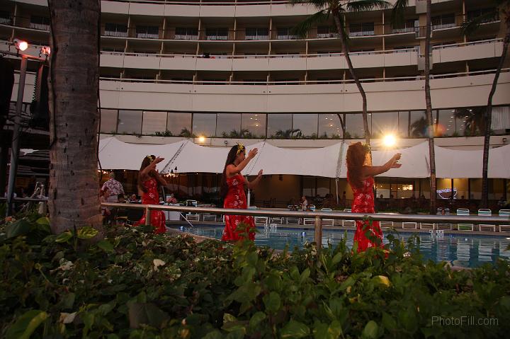 0042-Hawaii2008.jpg - Waikiki Beach Hula girls