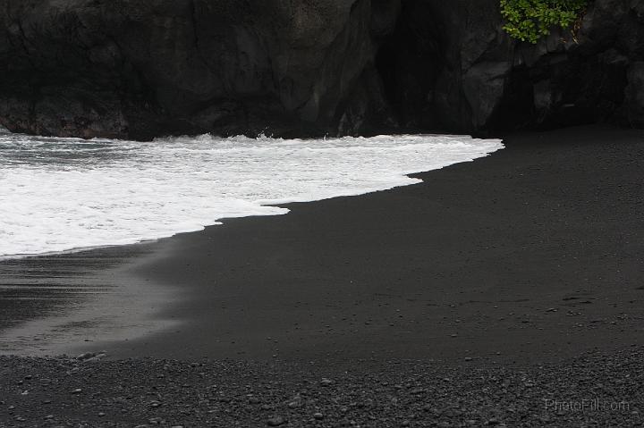 1020-Hawaii2008.jpg - Wainapanapa State Park - Black Sand Beach