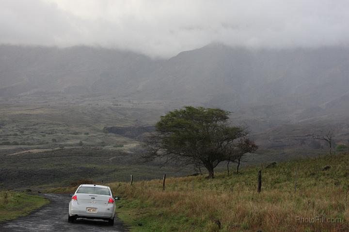 1210-Hawaii2008.jpg - Southern Maui "illegal" road - Arid