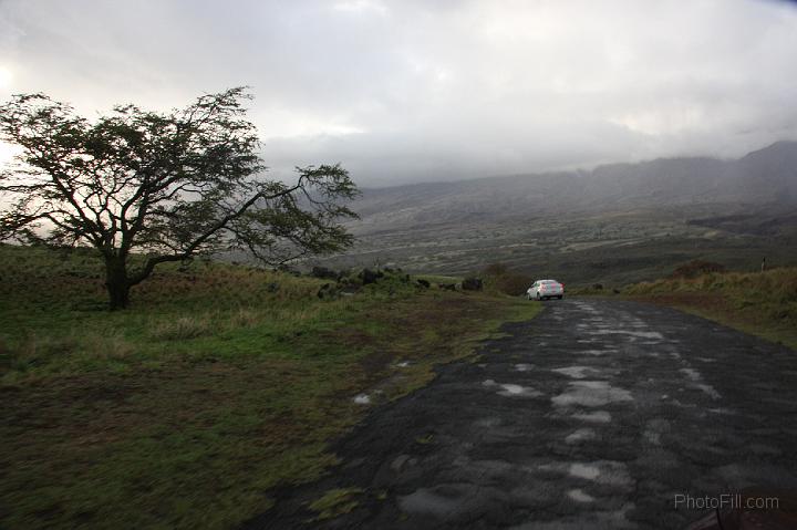 1212-Hawaii2008.jpg - Southern Maui "illegal" road - Arid