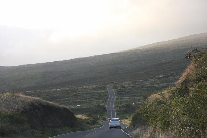 1241-Hawaii2008.jpg - Southern Maui "illegal" road - Arid