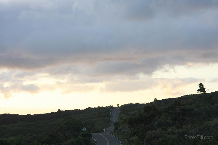 1258-Hawaii2008.jpg - Southern Maui "illegal" road - Arid