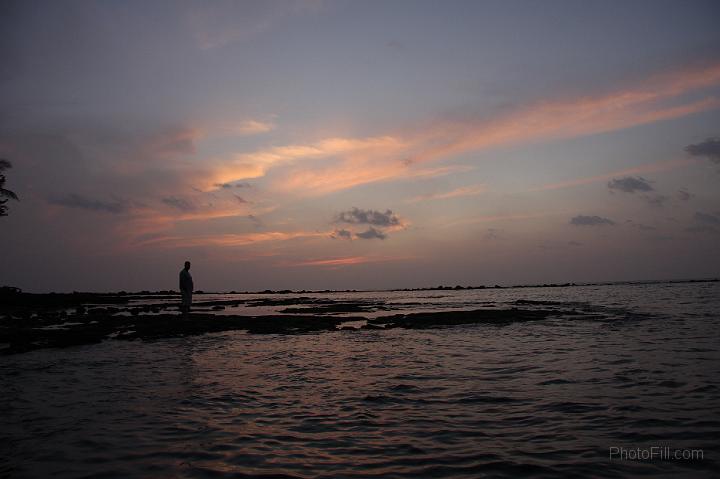 1905-Hawaii2008.jpg - Beach outside our Hotel